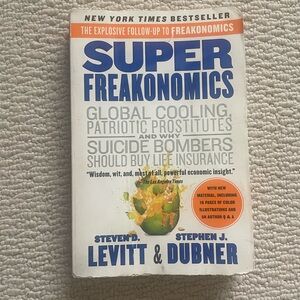 SuperFreakonomics by Steven D.Levitt and Stephen J Dubner paperback book